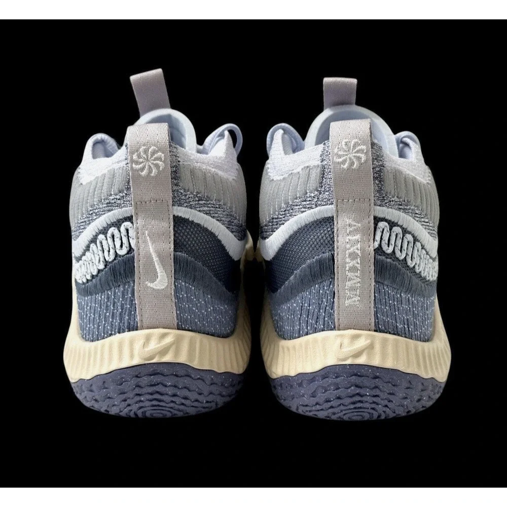 Size 10.5 - Nike Cosmic Unity 3 Be True To Her‎ School